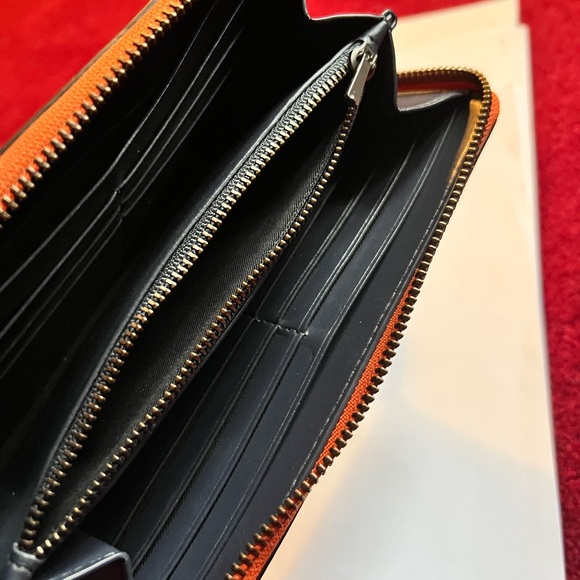 NWOT Beautiful coach women/ men's wallet. Gray/Blk/ Orange - Picture 3 of 5